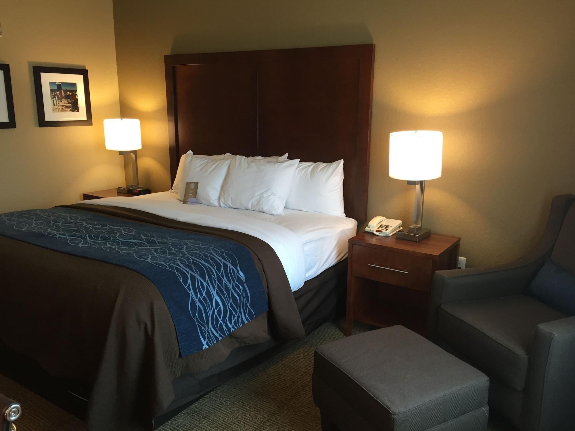 Hotel Comfort & Airport - Area 3*